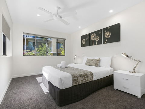 Exquisite Penthouse With Views To Laguna Bay Unit 3 Taralla 18 Edgar Bennett Avenue - Rental Cars 5