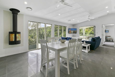 Ocean Views Luxury Living In Noosa Heads Unit 2 / 13 Angler Street - Rental Cars 3