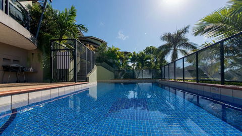 Ambience Of Airlie - Airlie Beach - Rental Cars 1