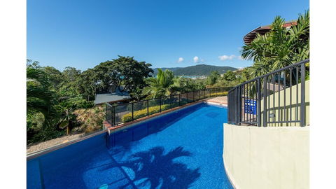 Ambience Of Airlie - Airlie Beach - Rental Cars 3