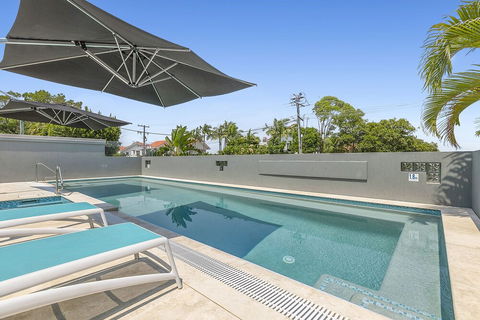 Impressive Views Of Noosa Unit 8 Taralla 16 Edgar Bennett Avenue Noosa Heads - Rental Cars 6