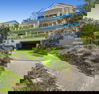 Impressive Views of Noosa Unit 8 Taralla 16 Edgar Bennett Avenue Noosa Heads - Rental Cars