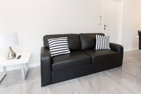Wagga Apartments 3 - Rental Cars 1
