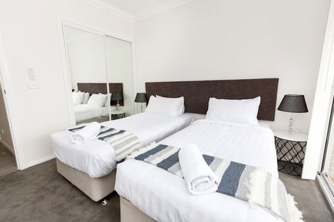 Wagga Apartments 3 - Rental Cars 2