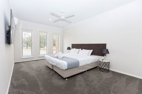 Wagga Apartments 2 - Rental Cars 2