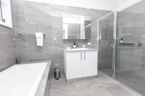 Wagga Apartments 2 - Rental Cars 4