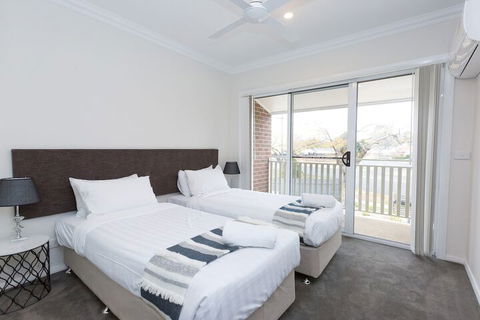 Wagga Apartments 2 - Rental Cars 3