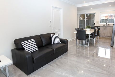 Wagga Apartments 2 - Rental Cars 5