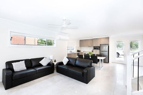 Wagga Apartments 5 - Rental Cars 5