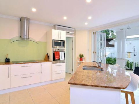 Walk To The Ocean In Five Minutes - Rental Cars 4