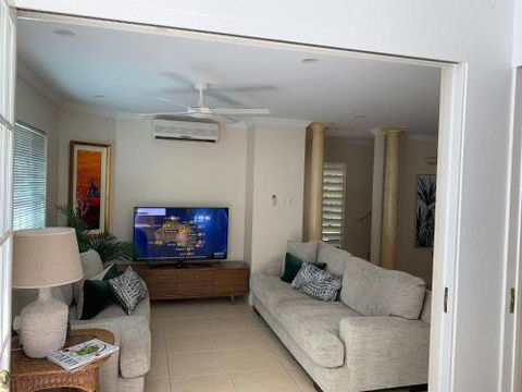 Walk To The Ocean In Five Minutes - Rental Cars 5