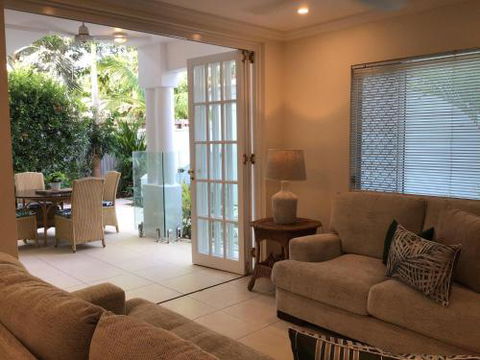 Walk To The Ocean In Five Minutes - Rental Cars 0