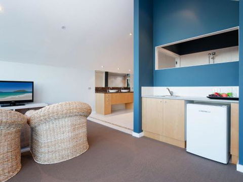 Venabu On Garuwa 20 Garuwa Street Spectacular House With Fabulous Views - Rental Cars 0