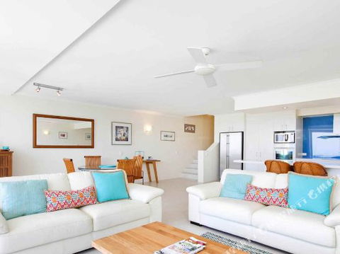 R & W Noosa Holidays 2 25 Allambi Rise - Rental Cars 5