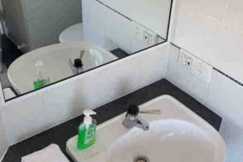 Affordable Unit Minutes To The Heart Of Surfers Paradise - Rental Cars 6