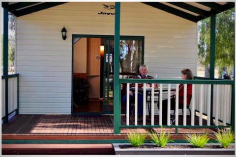 Apex RiverBeach Holiday Park - Rental Cars 3