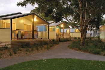 Kendalls On The Beach Holiday Park - Rental Cars 3