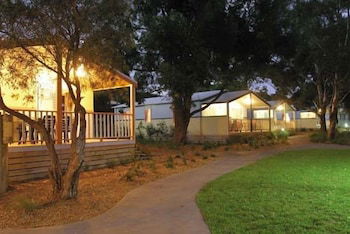 Kendalls On The Beach Holiday Park - Rental Cars 1