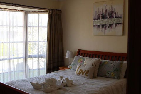 Australian Home Away At Doncaster Elgar - Rental Cars 7