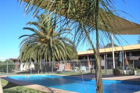 Walkabout Motel - Rental Cars 5