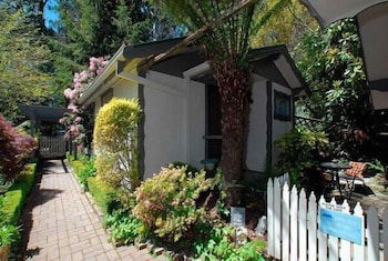 Annie Roe's Luxury Bed & Breakfast - Rental Cars 0