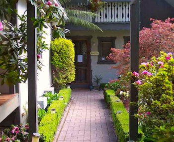 Annie Roe's Luxury Bed & Breakfast - Rental Cars 1