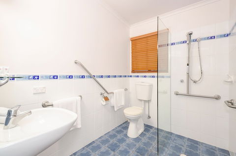 Central Studio Accommodation - Rental Cars 6