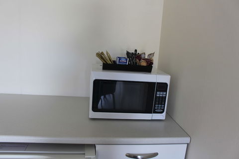 Dubbo Centrepoint Motel - Rental Cars 6