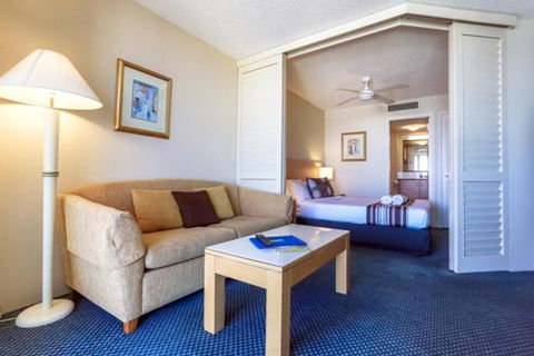 Beachfront Mooloolaba Apartment - Rental Cars 5