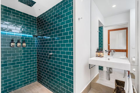 A Perfect Stay - 4 James Cook Apartments - Rental Cars 4