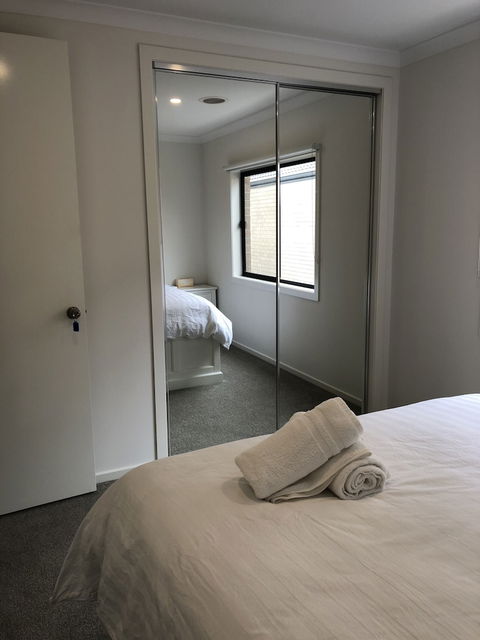 Apple House Upper Point Cook - Rental Cars 4