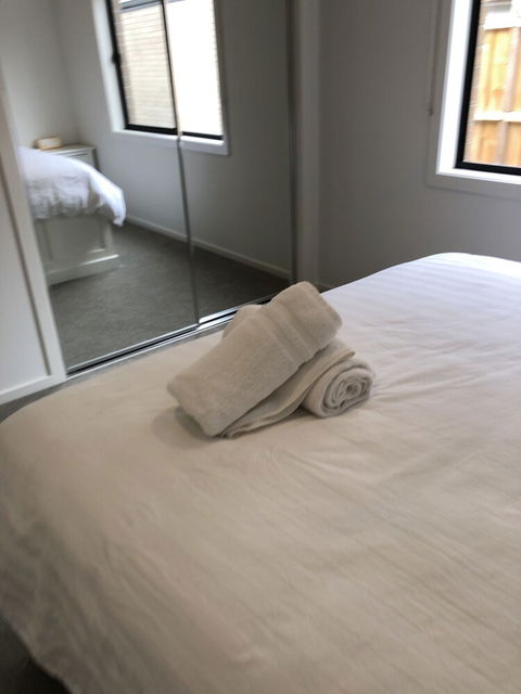Apple House Upper Point Cook - Rental Cars 6