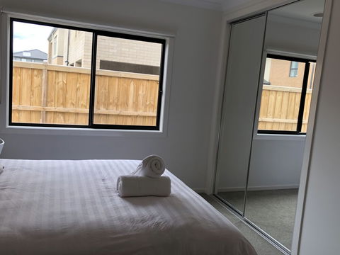 Apple House Upper Point Cook - Rental Cars 2