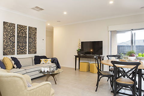 BOUTIQUE STAYS - Gumflower - Rental Cars 4