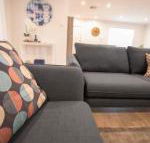 Contemporary Esprit with river reserve access - Rental Cars