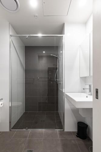 Boutique Apartment In Highly Sought After Arena - Rental Cars 3