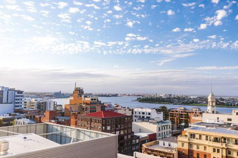 Boutique Apartment In Highly Sought After Arena - Rental Cars 4