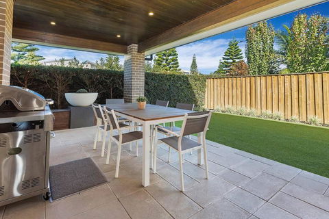 Luxury Brand New Home - Rental Cars 1