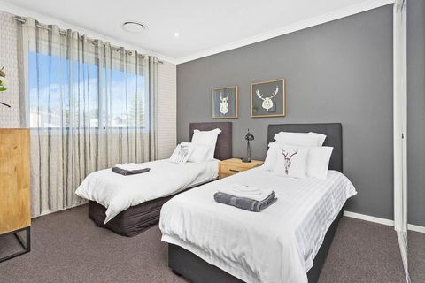 Luxury Brand New Home - Rental Cars 6