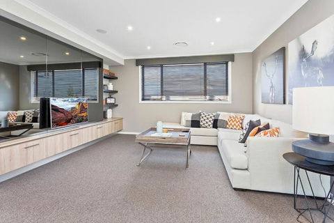 Luxury Brand New Home - Rental Cars 4
