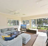 Wangi Lakehouse renovated Lake Macquarie lakefront Location - Rental Cars