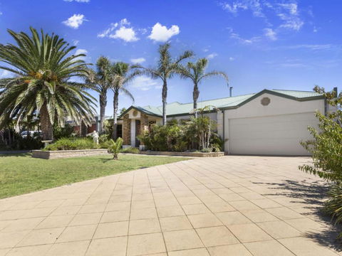 DIAMOND BAY RETREAT SORRENTO - Rental Cars 4