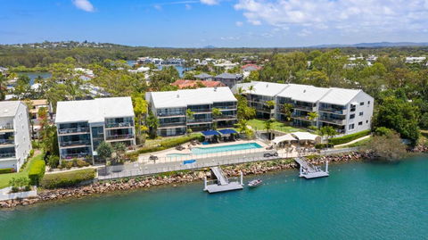 Hugoâ€™s Noosa Noosa Heads - Rental Cars 2