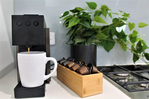 Enjoy Penthouse Living In The CBD - Rental Cars 6