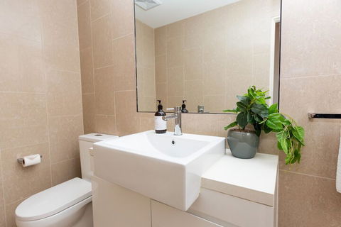 Enjoy Penthouse Living In The CBD - Rental Cars 3