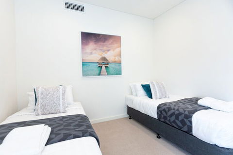 Enjoy Penthouse Living In The CBD - Rental Cars 2