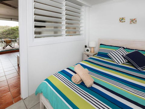 WHITE WAVES 4 ABSOLUTE BEACH FRONT STUDIO HASTINGS POINT - Rental Cars 6