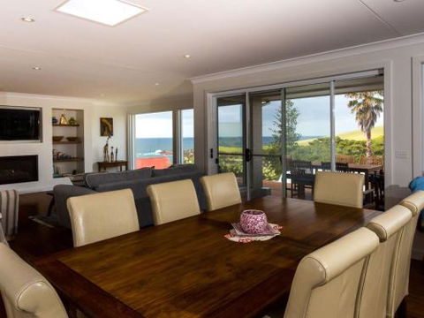 WHALE WATCH FOR FOUR Gerringong 4pm Check Out Sundays - Rental Cars 4