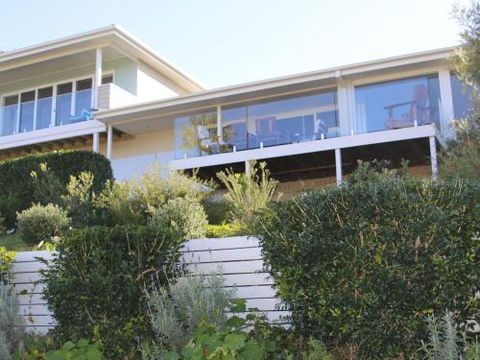 WHALE WATCH FOR FOUR Gerringong 4pm Check Out Sundays - Rental Cars 5