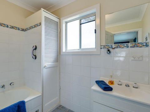 WIRANI On The WATER Sanctuary Point 4pm Check Out Sundays - Rental Cars 6